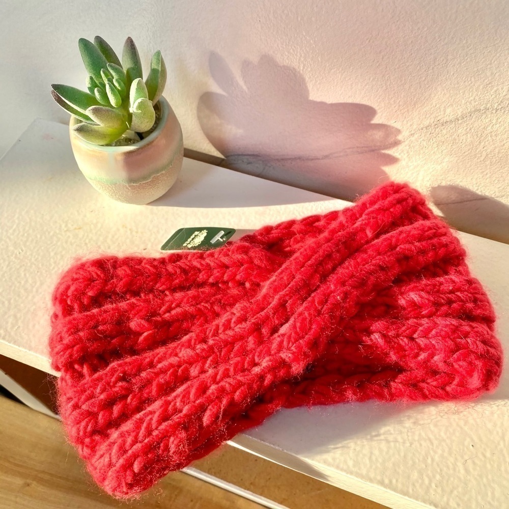 ROOTS stylish wide winter knit headband with a twist & cottage/granny/cabin vibe